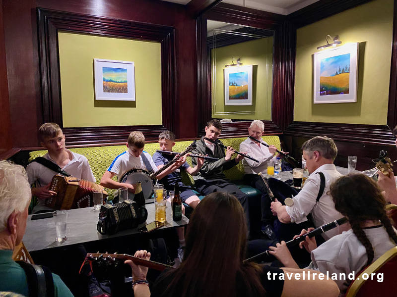 Cahir House Music in Bar